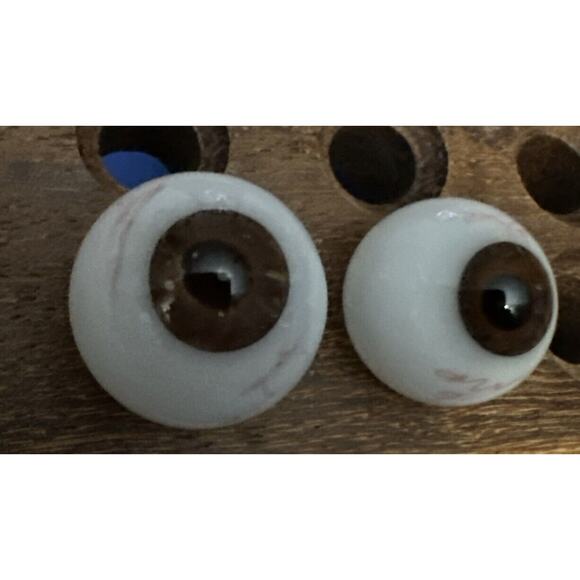 Doll Eyes 22 mm Solid Glass Round Shaped in Brown By Playhouse - Picture 2 of 6